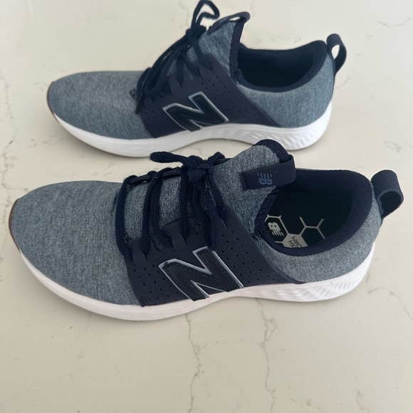 New Balance - Picture 3 of 5